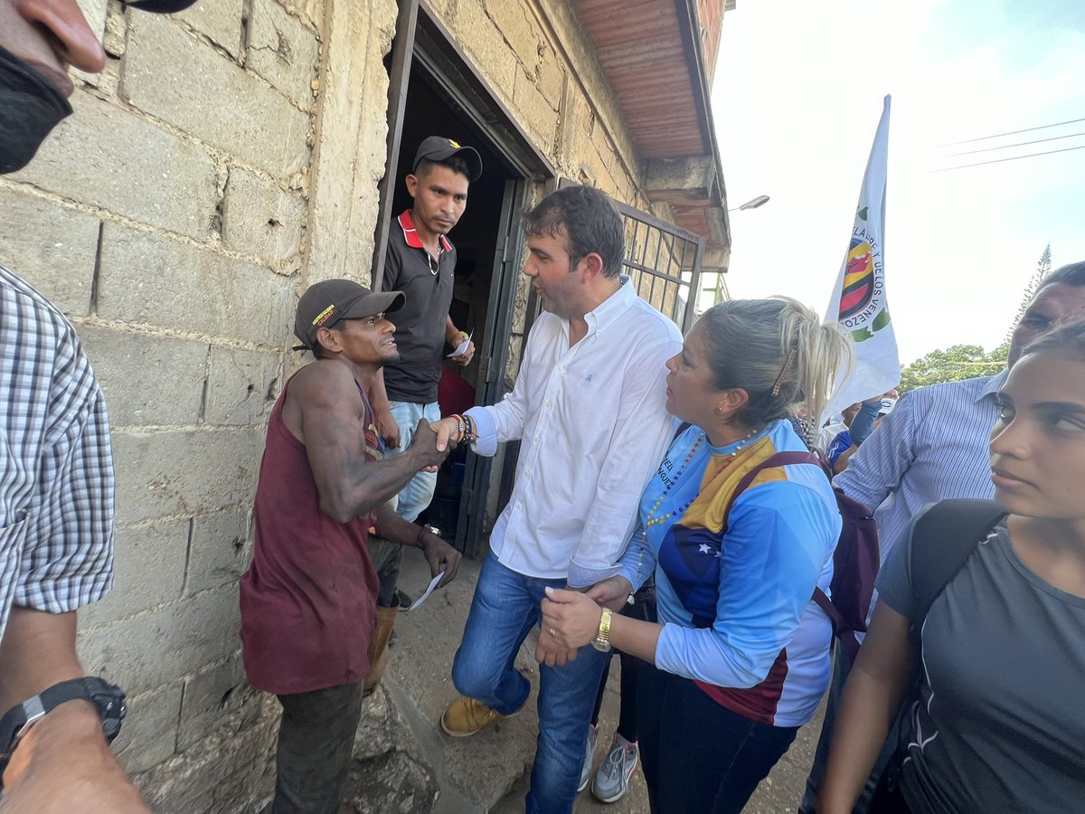 prospericarlos's tweet photo. Continuamos nuestro recorrido por Venezuela, hoy desde el Mun. Libertador - #Carabobo junto a @CFranmi Sec. General Seccional y @mdominguezAD Sec. Organización, construyendo el camino hacia la Libertad y la Democracia. 

¡Solo juntos podemos avanzar! #UnidosXVenezuela https://t.co/0GchbnsVaR