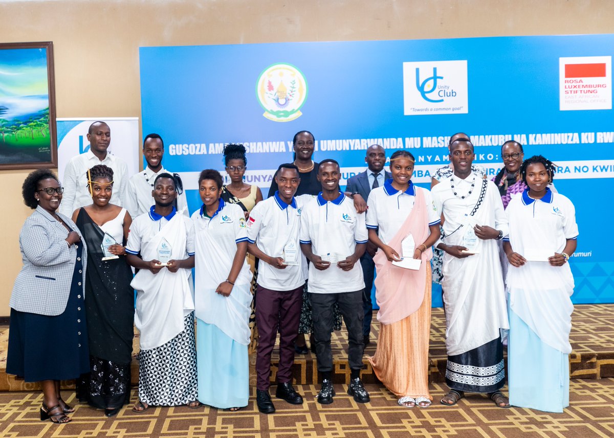 1/2
Umuyobozi Mukuru wungirije wa kabiri wa Unity Club, <a href="/JUwacu/">Julienne Uwacu</a> wari Umushyitsi mukuru mu muhango wo gusoza ibiganiro n'amarushanwa #NdiUmunyarwanda 2022 ku rwego rw'Igihugu, yashimye imbaraga, ubushake n’ubushobozi byaranze abanyeshuri bitabiriye iki gikorwa...