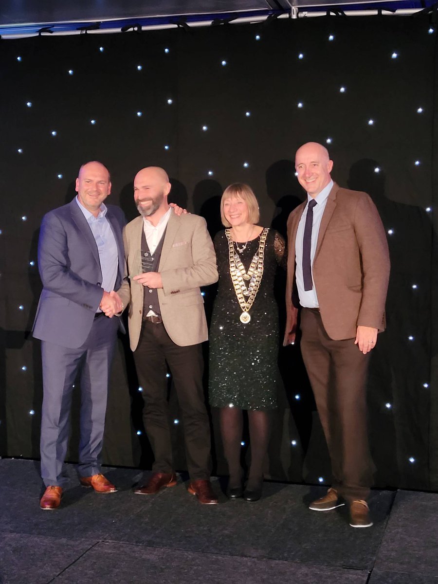 Congratulations to Jamie Allam from @amthaladvantage for winning the Business Leader Award!  Many thanks to <a href="/rayneressexllp/">Rayner Essex LLP</a> for sponsoring this category.  Judges agreed that these finalists are an awe-inspiring group of leaders! #ComBizAwards2022