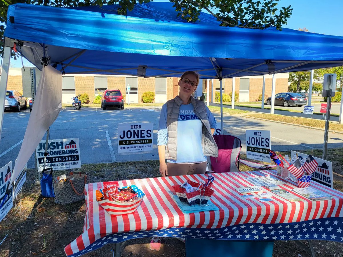 RachelAnneLevy's tweet photo. I worked another shift today greeting voters at the @HanoverVADems Early Voting tent at the Hanover Registrar's Office.

Beautiful day for it. Not as cold or windy as last time! https://t.co/0iHYCm4HXp