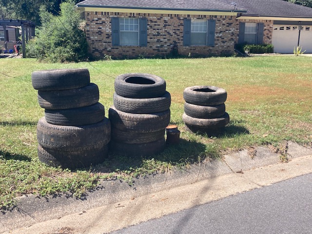 myescambia's tweet photo. 🏡 The results from our last two #District4 neighborhood cleanups are in! Over 45 tons (90,000 lbs) of debris were collected from the Northpointe and Olive Road communities during the September cleanups. Thank you to all who participated!

👉 Read more: https://t.co/fLpETL6Idu https://t.co/JUTirGlYgD