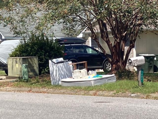 myescambia's tweet photo. 🏡 The results from our last two #District4 neighborhood cleanups are in! Over 45 tons (90,000 lbs) of debris were collected from the Northpointe and Olive Road communities during the September cleanups. Thank you to all who participated!

👉 Read more: https://t.co/fLpETL6Idu https://t.co/JUTirGlYgD