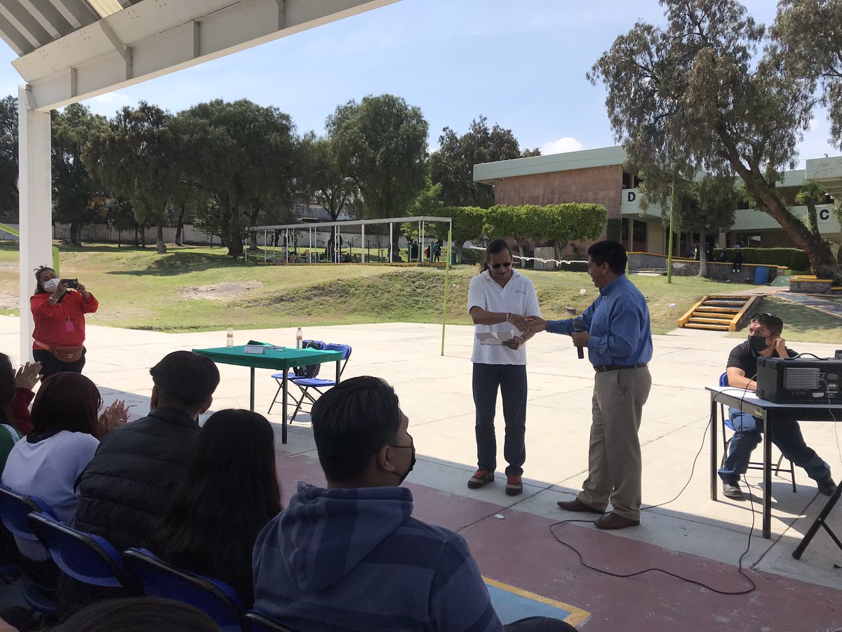 CecytemCoacalc0's tweet photo. Concluimos las actividades de “Diálogos de Alfredo Ruiz Islas” autor del libro “Un jardín, en algún lugar”. 

En @CecytemCoacalc0 estamos comprometidos con la formación académica de los estudiantes 💪🏻.
@somoscecytem 
@ignacio_rubi 
@Edomex https://t.co/dQWtQEljXY