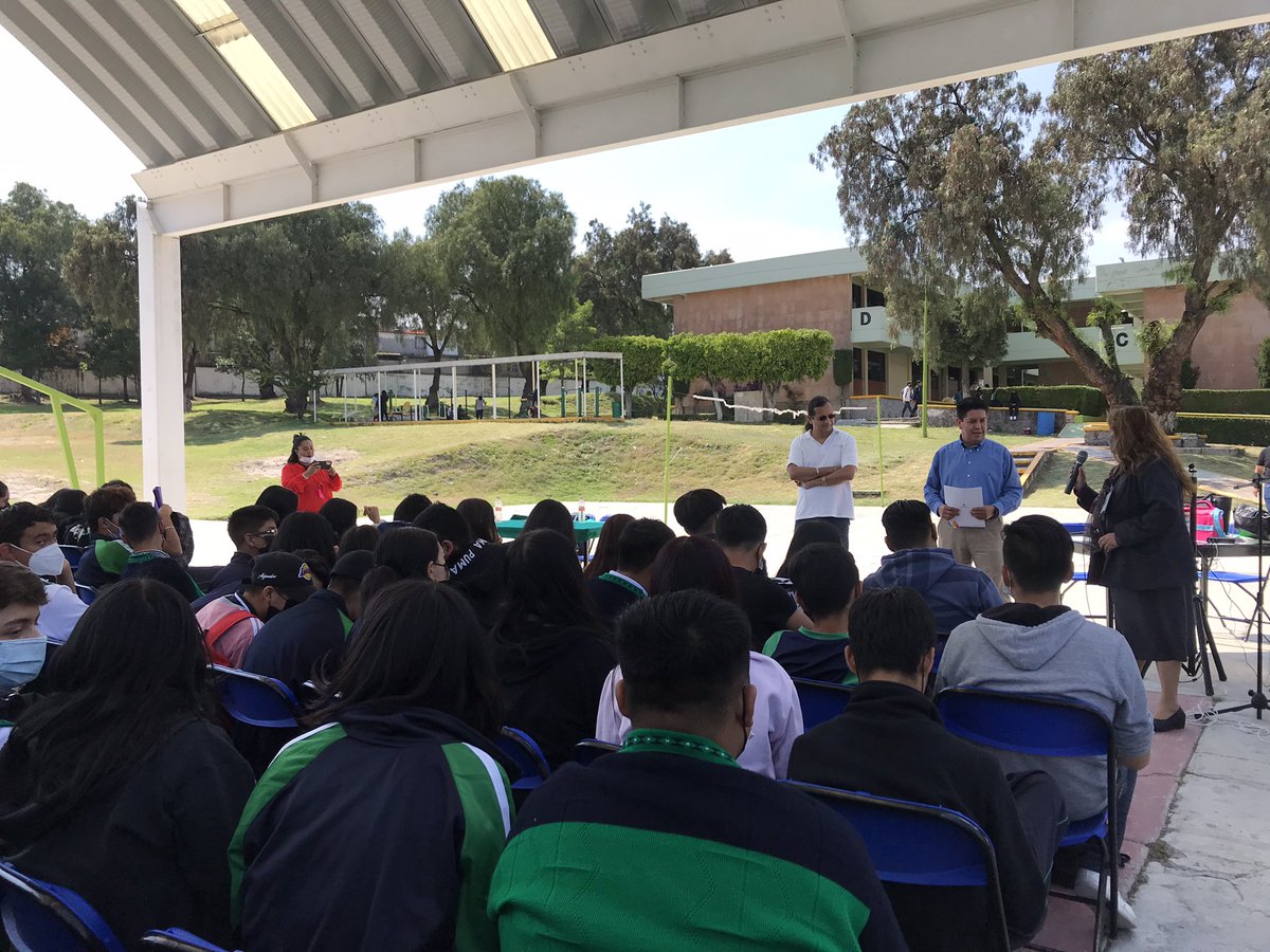 CecytemCoacalc0's tweet photo. Concluimos las actividades de “Diálogos de Alfredo Ruiz Islas” autor del libro “Un jardín, en algún lugar”. 

En @CecytemCoacalc0 estamos comprometidos con la formación académica de los estudiantes 💪🏻.
@somoscecytem 
@ignacio_rubi 
@Edomex https://t.co/dQWtQEljXY