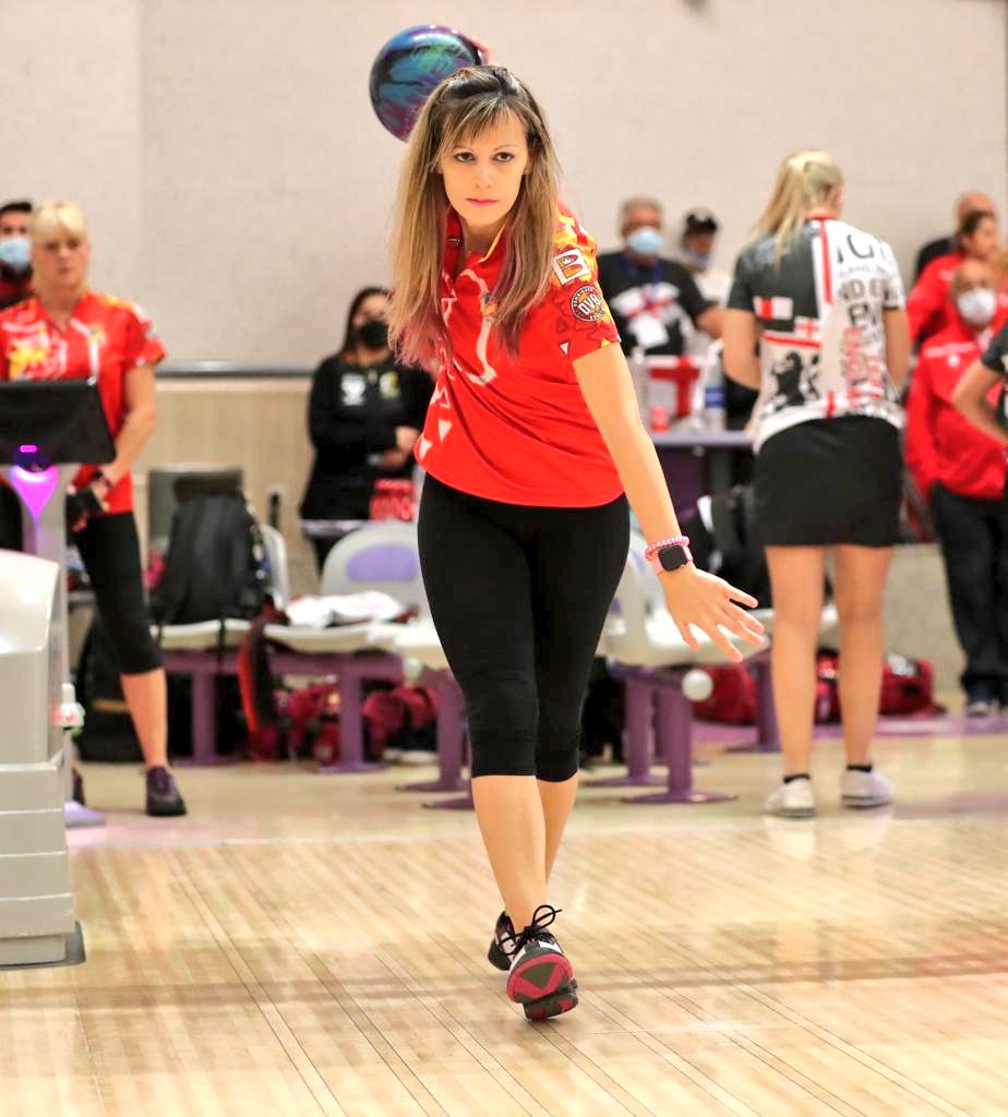 todofutbolentre's tweet photo. Vuelven las entrevistas🎙️🗣️a la sección de NO TODO ES FUTBOL ⚽❌
🚨🆕Ya disponible en nuestro canal de @YouTube ▶️la entrevista con la número 1🔝🥇en el ranking femenino nacional🇪🇸de bowling🎳🏆 Mónica Jiménez @monibowling 
https://t.co/7PQa0rTpux
Que la disfrutéis!Gran persona! https://t.co/6ySeLsOxtQ