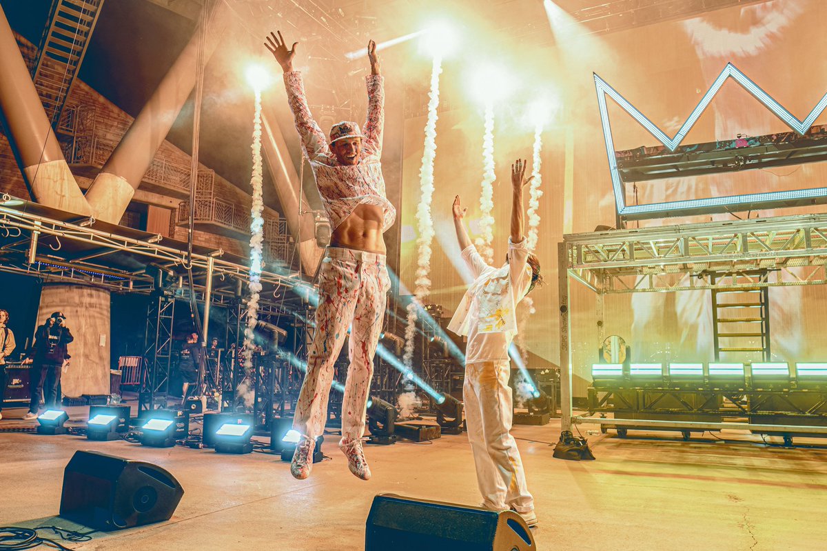 LouisTheChild's tweet photo. Red Rocks night 1!!! https://t.co/HH3T2BD0Qc