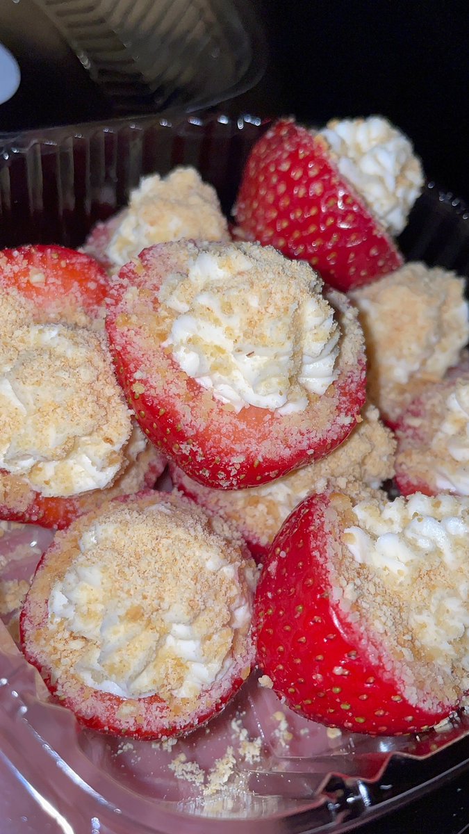 If you in Vegas fuck with my boy @_JTizzle_ he got crack in these cheesecake stuffed strawberries