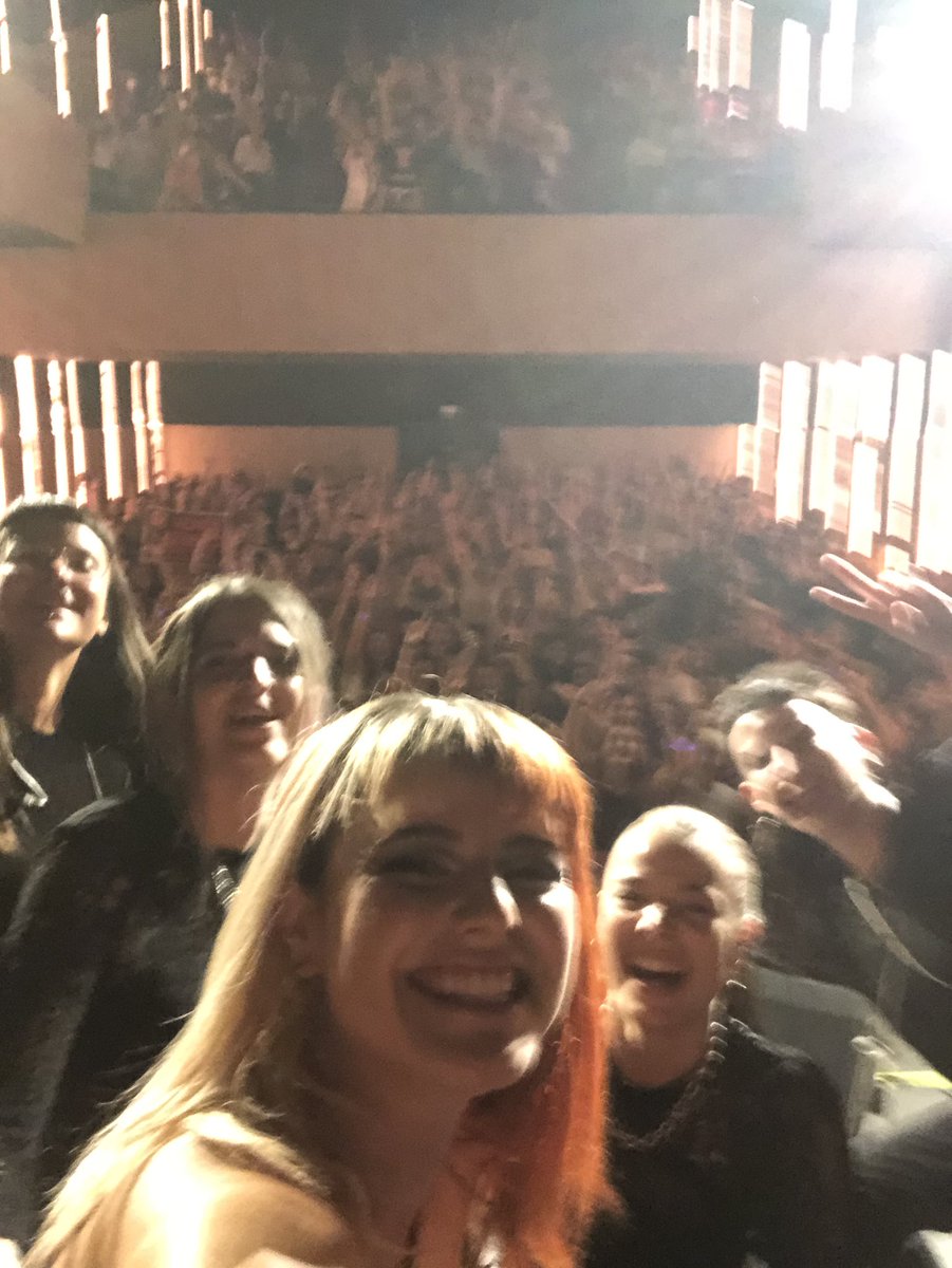 _anadta's tweet photo. gracias por todo 🧡 @_albxreche 
@marinareche_ 
#ConciertoAlbaRecheSevilla https://t.co/hbZzKcFql1