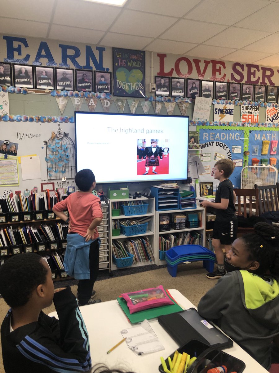 Combs4th's tweet photo. ⁦@CombsCatchUp⁩ ⁦@TheLeaderinMe⁩ ⁦@CentralWCPSS⁩ 4th grade leaders learning and presenting their Culture Collages about North Carolina! https://t.co/4KWX4eaOk2