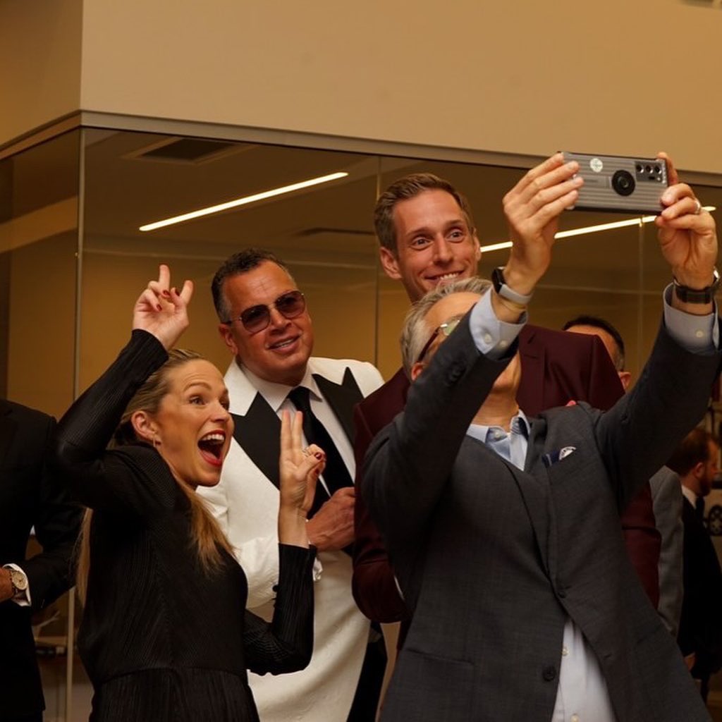 ALaForce's tweet image. Thank you #ColumbusOH for SHOWING UP BIG for our Evening Under the Stars Gala hosted by @LandRoverEaston 💫😍

You&apos;re giving Columbus families at-risk for Huntington&apos;s disease, the gift of eradicating HD in their family forever💙 @HelpCureHD @JSThree8

#helpcurehd #hdfree #ivf