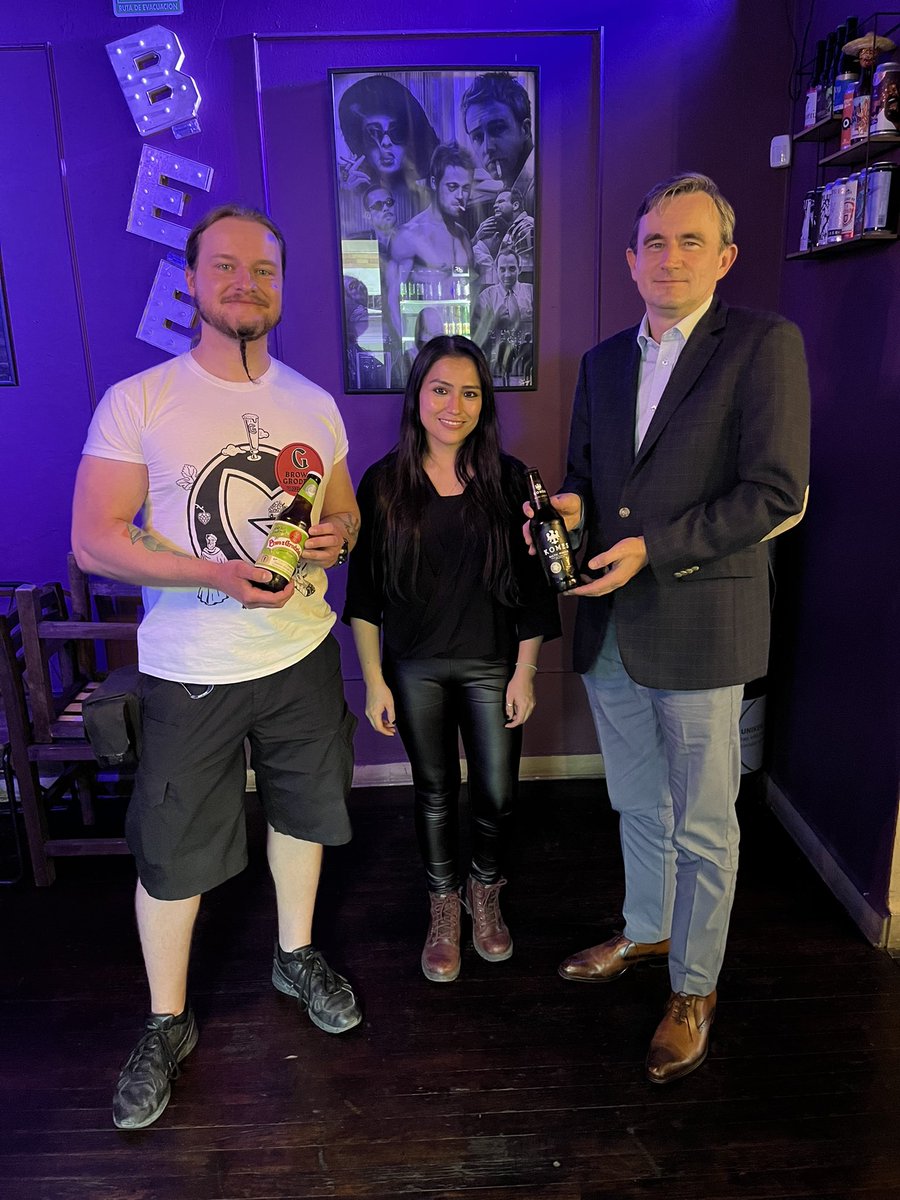 PLenMexico's tweet photo. Hoy se lleva a cabo un taller de cerveza con el maestro cervecero 🇵🇱 @MichalKopik. Probamos la riquísima cerveza polaca Piwo Grodziskie 🍺. Todo una clase de historia, sabor y una gran experiencia. #cervezaspolaca #PoloniaenMexico https://t.co/rY2usaZXQ3