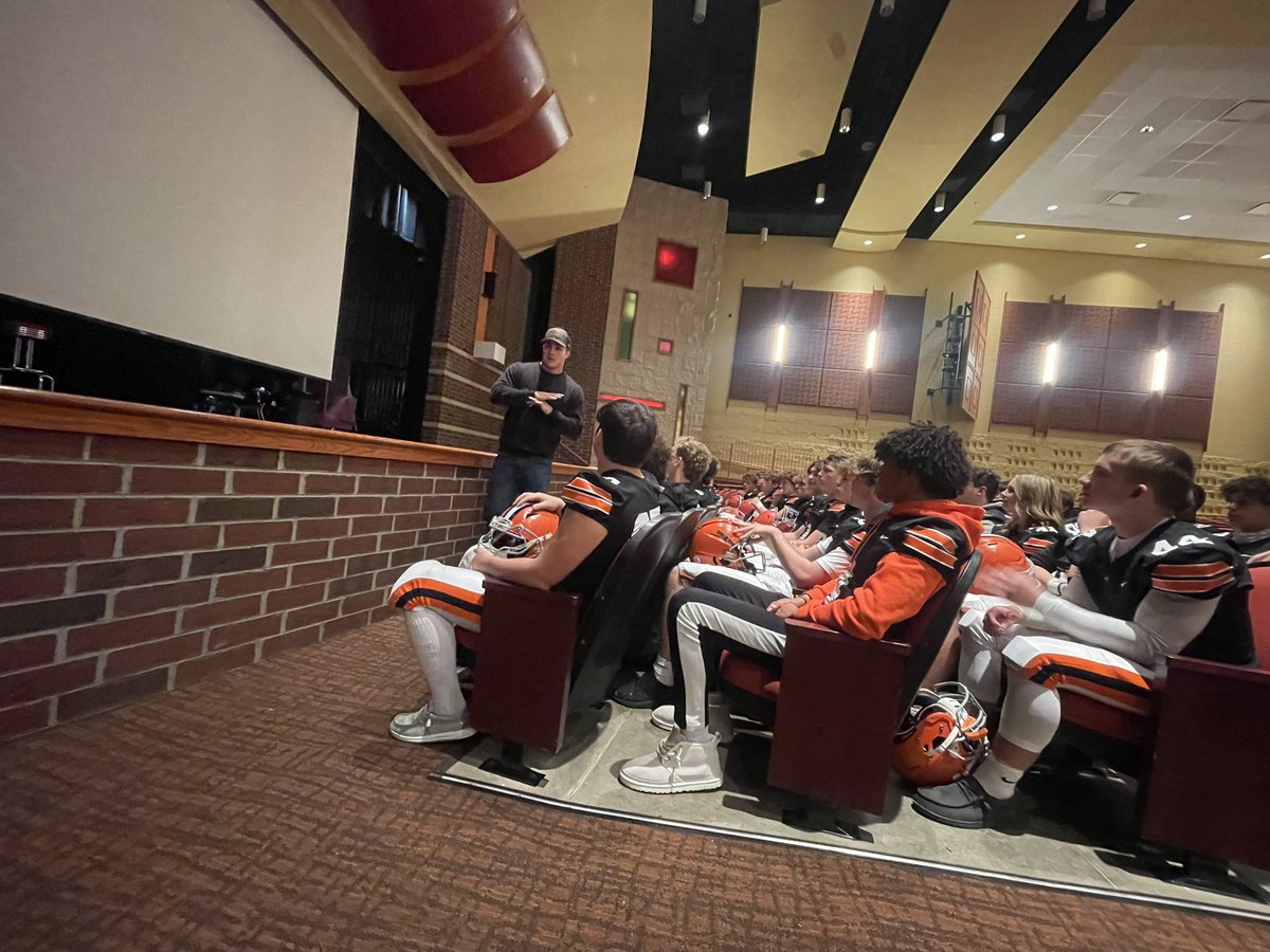 FootballIronton's tweet photo. 🚨Special Guest Speaker🚨

Ironton Great, 2020 Runner-up Mr. Football and current @OhioStateFB LB  @CarricoReid speaking to his Fighting Tigers before tonight’s game! 

#IrontonLegend 🐅
#ALLIN 
#4to1 https://t.co/VR8iqm6ZeZ