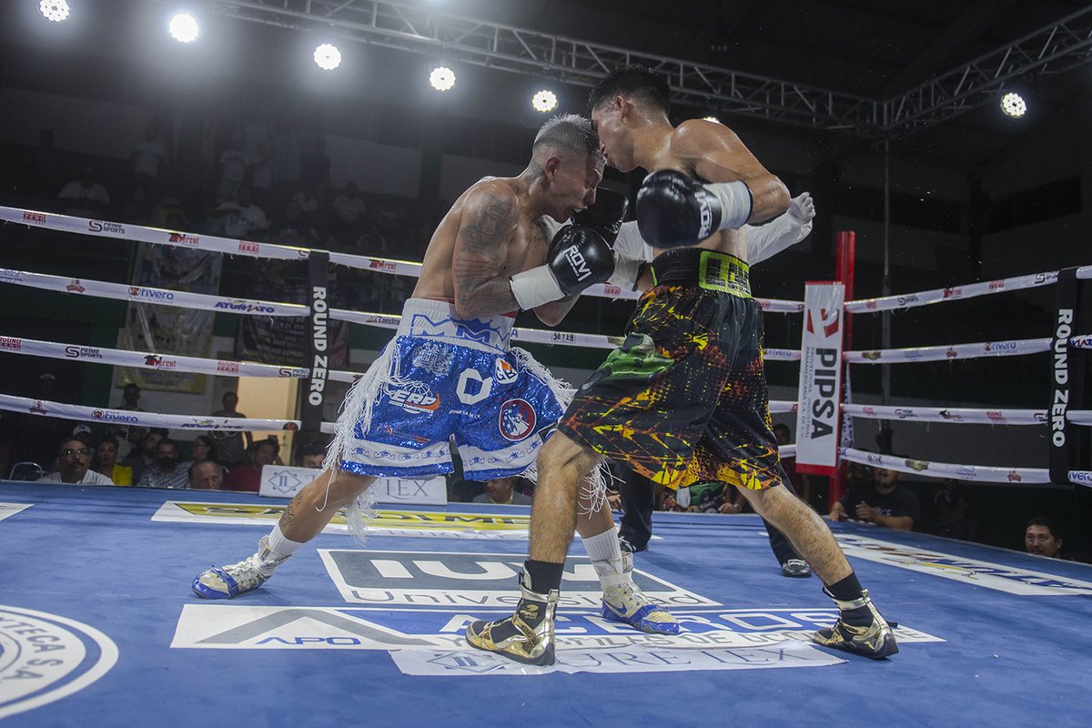 PrimeSportsRace's tweet photo. El pugilista, Miguel “Mickey” Martínez, se convirtió en monarca de peso súper mosca de la Fecombox, al imponerse por decisión dividida al tamaulipeco Alexis González.
#pipsa #iurelex #orpack #cervezasmodelo #acerosyperfilesdeoccidente #IUVUniversidad #LaFlordeCordoba https://t.co/IzbULRCnio