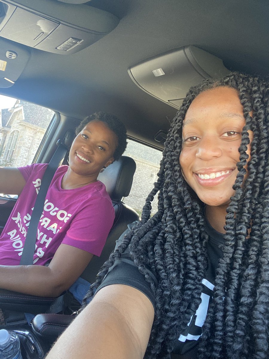 AlyseCornist's tweet photo. Traveling day! #KansasBound #RoadTripSelfies #WereReady @AMNTX18u_Jeff @AMNTX18u https://t.co/vRhBclCG7f