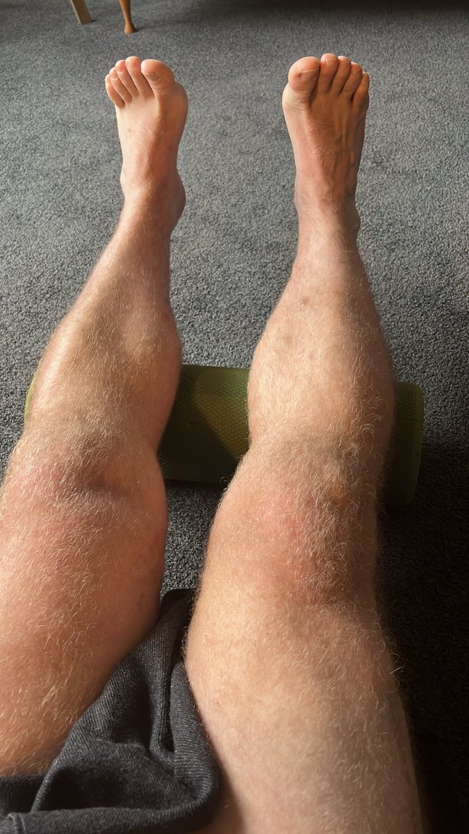 JDchard's tweet photo. My calves gets so tight! #rollitout #bodybuilders https://t.co/X3o7I176NL