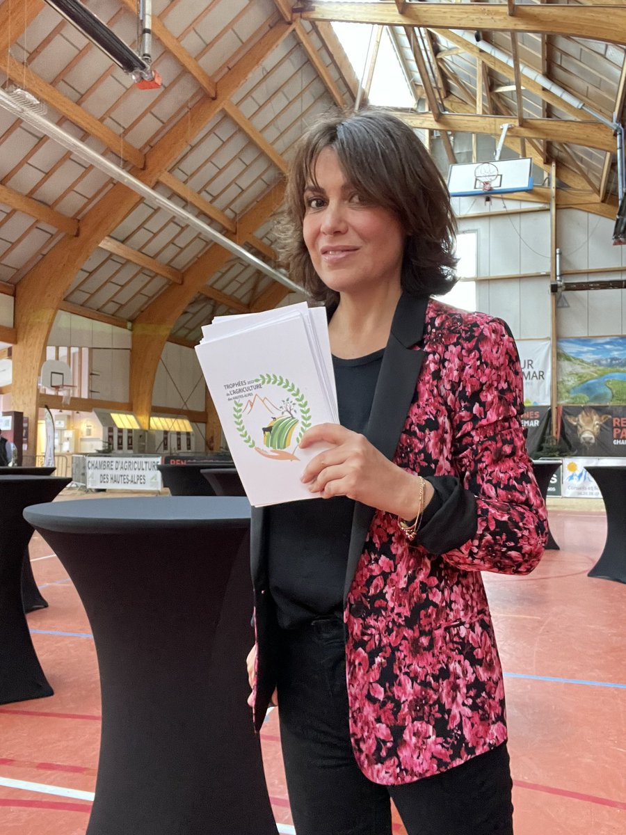 LaetiAllemand's tweet photo. Ready to Go ! Ce soir j’anime un événement qui me tient particulièrement à cœur : les Trophées de l’Agriculture 05 qui mettent à l’honneur  les exploitants agricoles de mon département 🤓🎤🌿 ! #fragri #myhautesalpes #chambreagri05 #DL0405 https://t.co/NMErsSgjMs