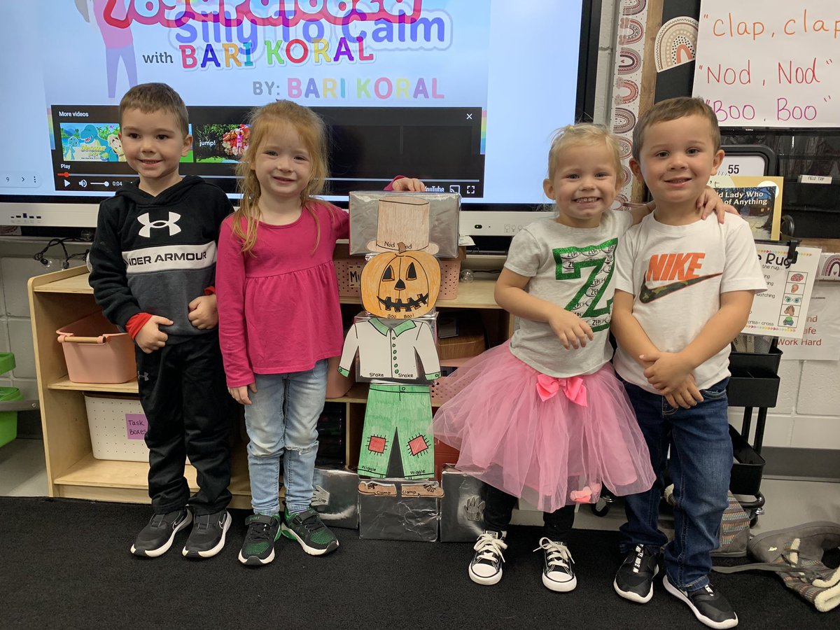 MPreschoolers's tweet photo. ONE OF MY FAVORITE INTERACTIVE READ ALOUDS TO DO IN PRESCHOOL! 🎃🥾🧤🎩👖👚

We used props so all of the kids could practice acting out the story! Then they worked together to build the scarecrow and recall what all of the pieces said! #littlezeps #retelling https://t.co/1BCFMTMubg