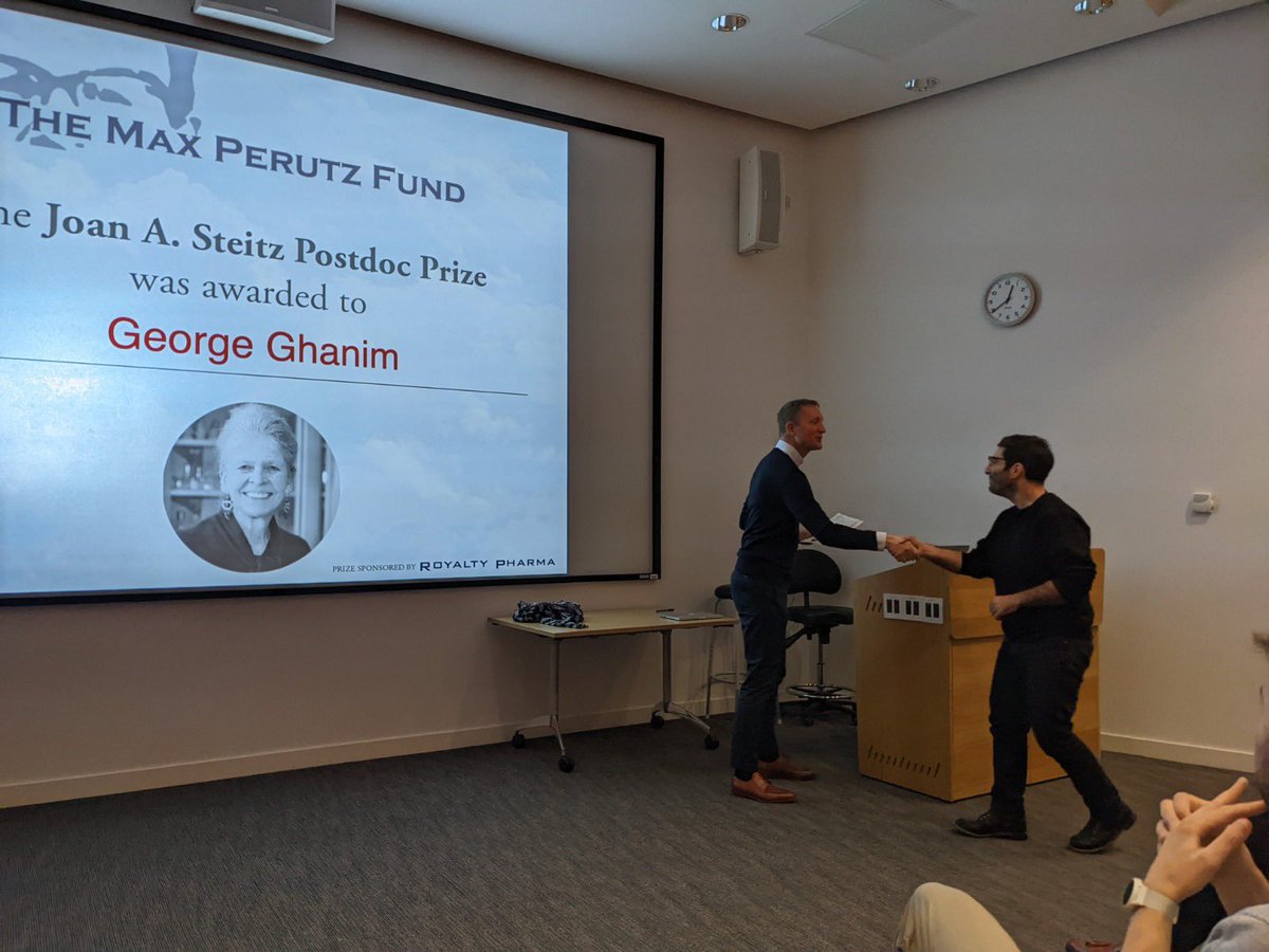 What a great week of a lot of exciting science at the first in-person @MRC_LMB symposium since 2019. Congratulations to our postdoc @AutomneNine on being awarded the Joan Steitz Prize! So well-deserved George.