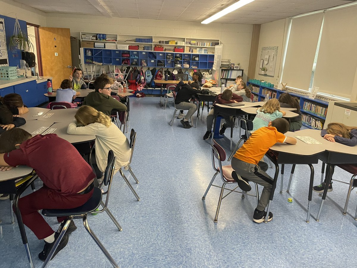 beckydplatt1's tweet image. It felt so good to be back with my Friday 4th graders! We started the first day of “Feelings Friday.” #Widgit #AACAwarenessMonth @Luther_Estrella #LutherPride