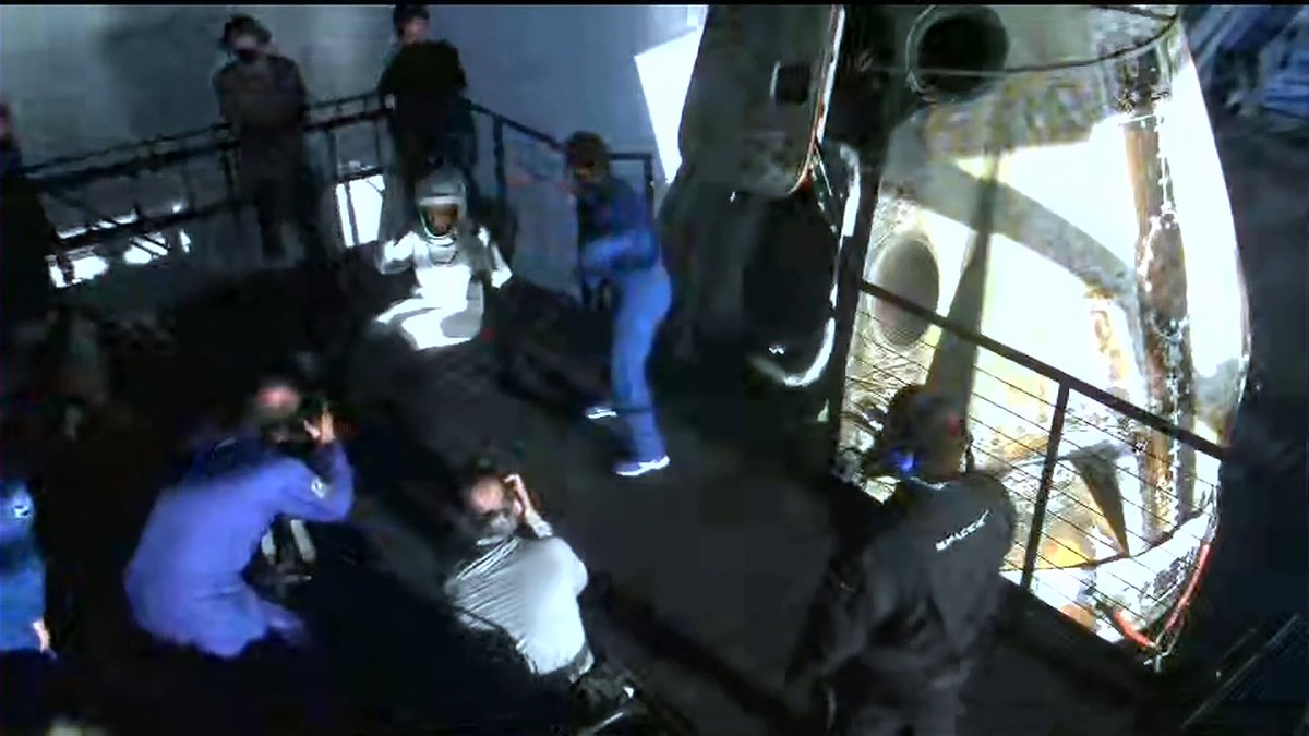 letiziadavoli's tweet image. Ed eccola @AstroSamantha!!
Bentornata a casa, sulla Terra!!
#Crew4
