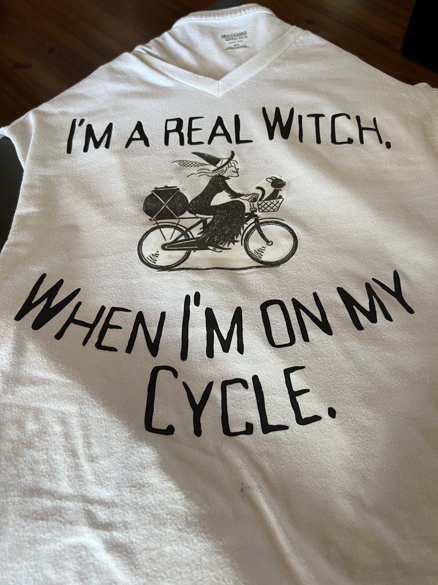 pstone06's tweet photo. 🚲🧙‍♀️On Sunday we ride! T-town witches ride benefitting the ARC of Tuscaloosa. We ride so they can ride! Come support 5 pm government plaza. #tuscaloosa #downtown #witchesride https://t.co/S7tAhy5rct