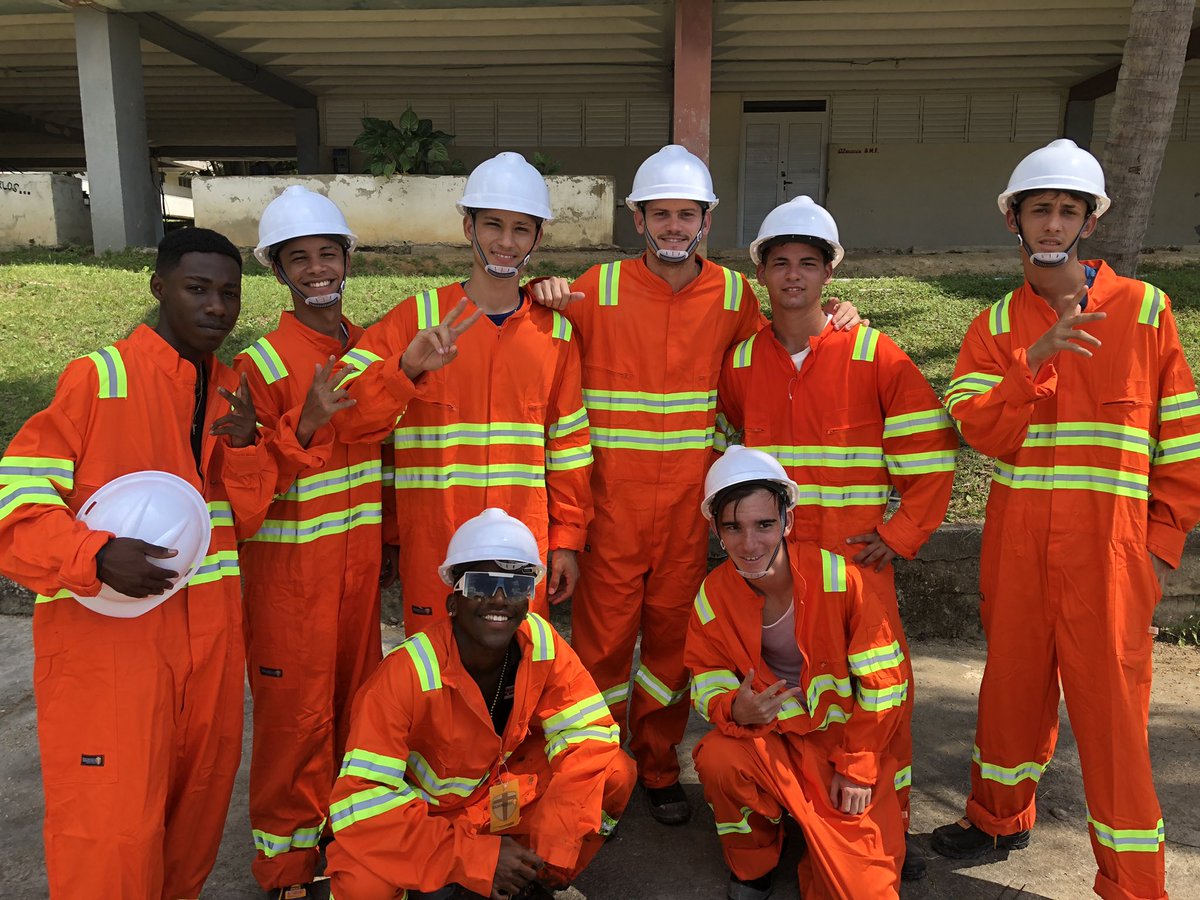 ipjgregorio's tweet photo. #ETPCienfuegos || Gracias a la formación de técnicos medios del departamento de la familia de la #ConstrucciónCivil. Profesores y estudiantes realizan la limpieza, organización y levantamiento de muros del polígono de nuestra escuela. 

#DPECienfuegos #PROFET #Cuba https://t.co/voYHmEAGb1
