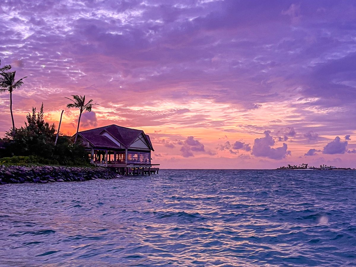 TORsAdventures's tweet photo. A #maldives #sunset can take your breathe away! #LuxuryTravel #travel https://t.co/TZ61kdCkLf