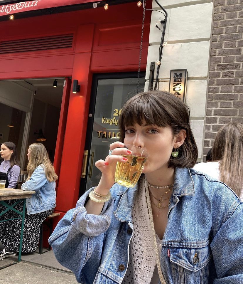 msraudrsbase's tweet photo. nome: alice fortescue 
idαde (16-19): 18
sexuαlidαde: bisexual 
pronomes: ela/dela
frαternidαde: grifinoria 
erα: marauders
user: @alionmars 
extrαcurriculαr: arte 
shαpe + 2 fotos: issie partridge https://t.co/vfx1pxqQjF