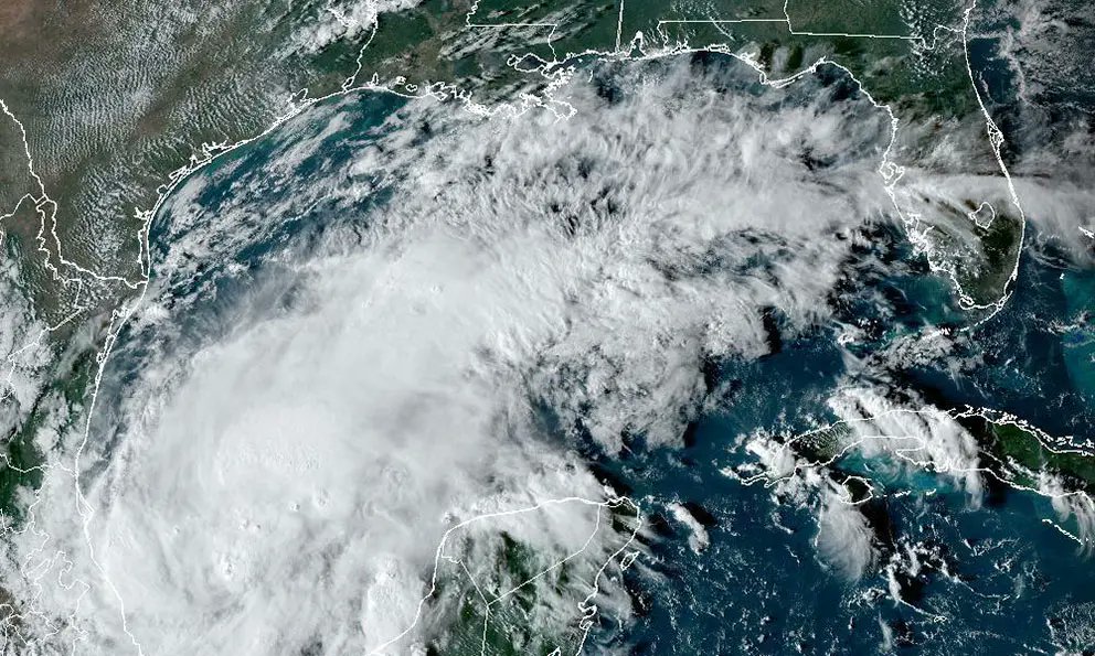 Planoinforma's tweet photo. ¡Se vienen las lluvias! Impactará #Karl esta noche en Tabasco. La tormenta tropical tuvo un desplazamiento errático que cambió su dirección. Así las cosas: https://t.co/ilNSgPJExX
#Ciima https://t.co/GhthajvhAX
