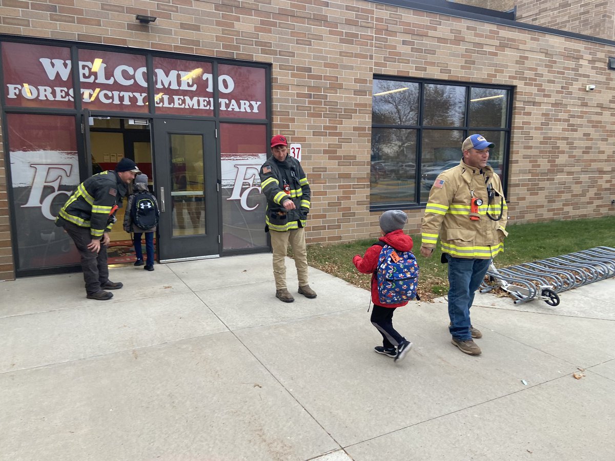 It was a High Five Friday with the Forest City Department!🔥🚒