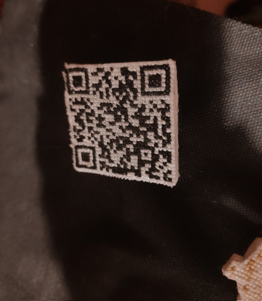 Итак недолгожданный тред, как сделать вот такой значок с кьюар кодом