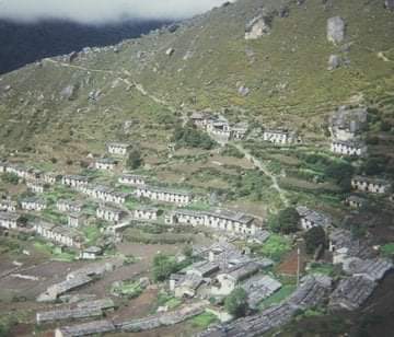 EverestToday's tweet photo. Namche Bazaar

1968 - 1978 - 1988 - 1998.

Photo ©: Valerie Cost, Margaret Jefferies, Mongoose Travel, Ron Walker. https://t.co/lgvL1Lv6iM