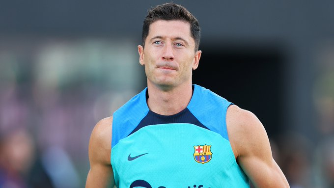 Cerebro_Cule's tweet photo. 👀 Quien crees que será mas decisivo en el Clásico?

♥️ Lewandowski    🔁 Benzema     💬 ?? https://t.co/rImpQENNhj