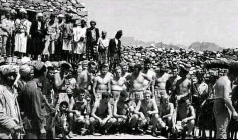 أسرى للقوات البريطانية في جبال المقاطرة تعز .. هنا تعز صوت الكفاح المسلح ضد الاستعمار البريطاني ..

#ثوره_14اكتوبر