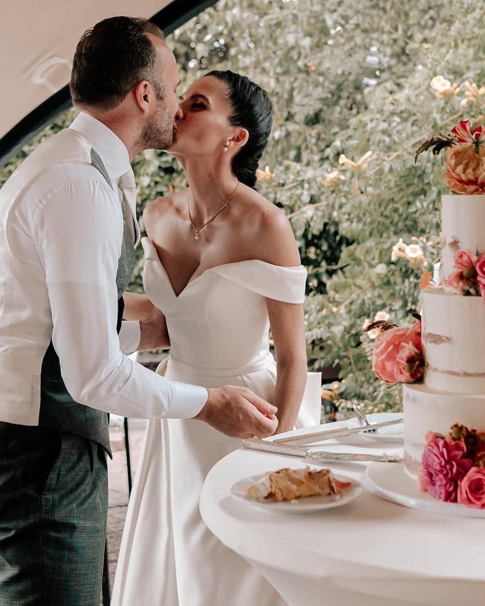davidsbridal's tweet photo. Have your cake and eat it too 🍰 #NationalDessertDay

https://t.co/wIReiz6hNK
Instagram/bakeandtone, jwaynephoto, roroyourboat_1, monicagracephotography, chasingluxphoto https://t.co/mUfPRYdKt2