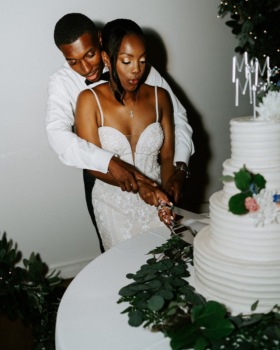 davidsbridal's tweet photo. Have your cake and eat it too 🍰 #NationalDessertDay

https://t.co/wIReiz6hNK
Instagram/bakeandtone, jwaynephoto, roroyourboat_1, monicagracephotography, chasingluxphoto https://t.co/mUfPRYdKt2