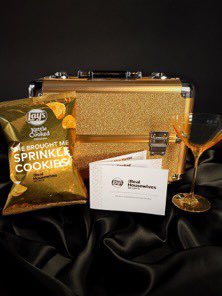 TeeBeeHall1's tweet photo. @LAYS @BravoTV It’s the sprinkle cookies for me!  I need that box in my life. https://t.co/gqr21736pD