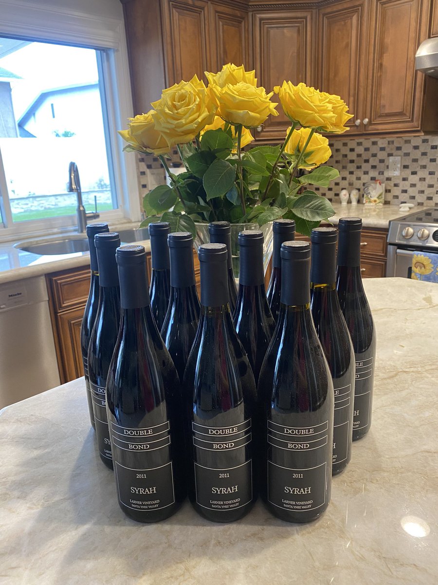 After a frustrating workday…. Coming home to this instantly changes my #FridayMood 🍷💛

#quesyrahsyrah #LarnerVineyard #santaynezvalley #WeekendWine