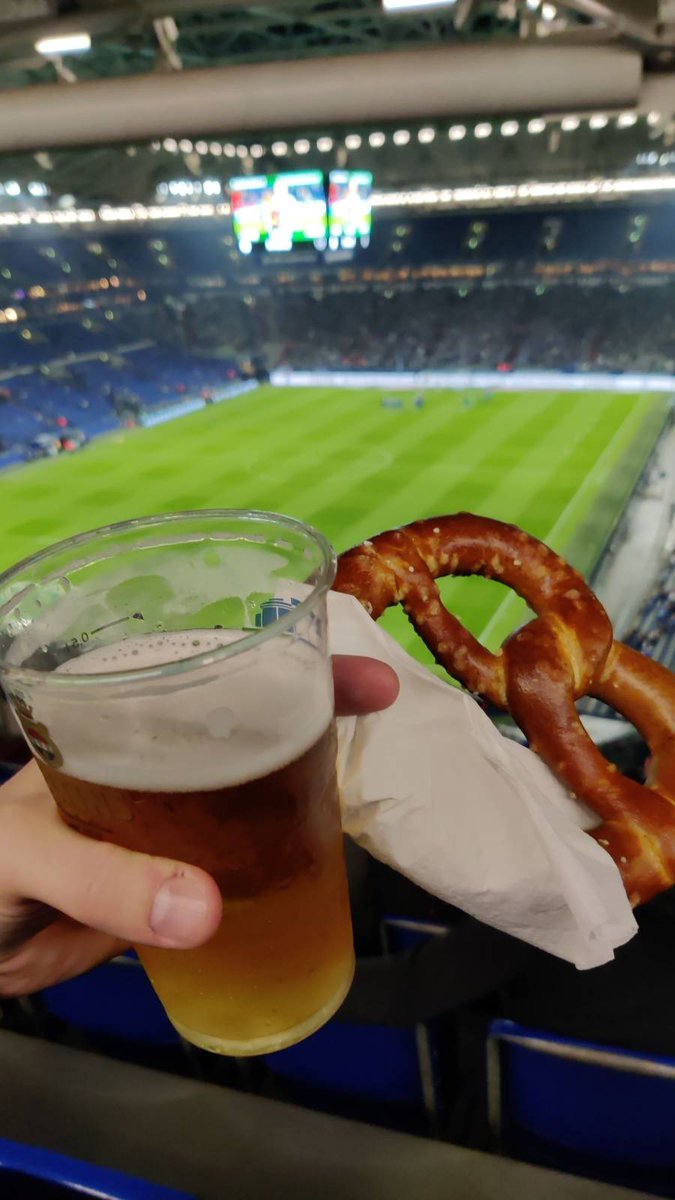 jesseyee's tweet photo. @ViaplayUrheilu
#bulifi #buliperjantai #Schalke #veltins https://t.co/p8cazr5pE9