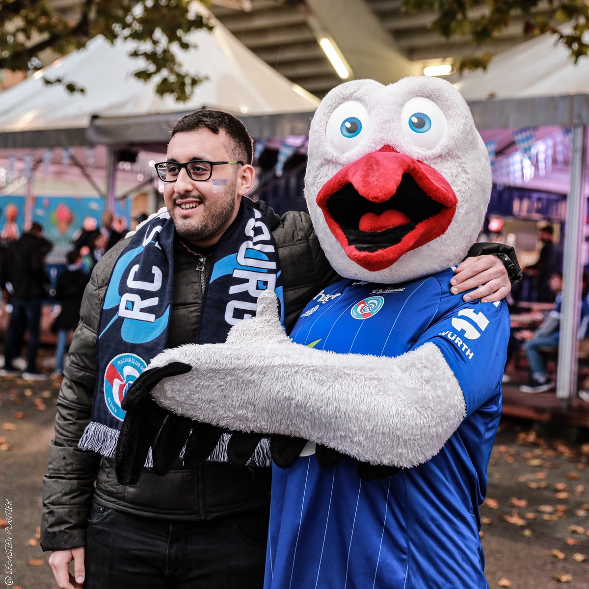 RCSA's tweet photo. 📸 #RCSALOSC | Ce n'est pas la pluie qui va arrêter Storcki ! 🤸 https://t.co/NTsJdiNuss