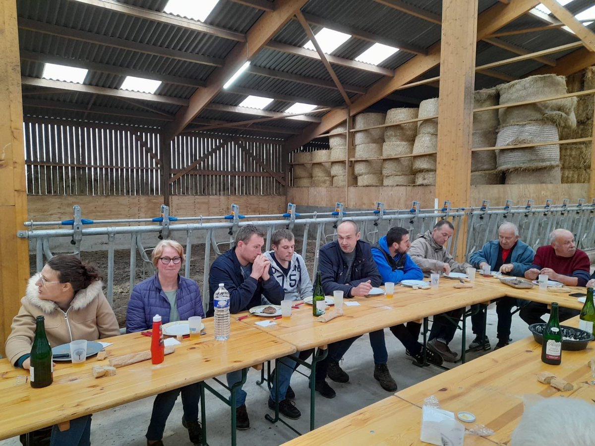 Un temps d info, de rencontre et d’échanges entre élus, agents MSA et de jeunes exploitants du canton de #Villedieu. On a parlé #cotisations, #prestations, santé, aide au permis, chèques vacances... interlocuteurs de terrain. Merci à Matthieu Crouin qui nous a accueillis 👏