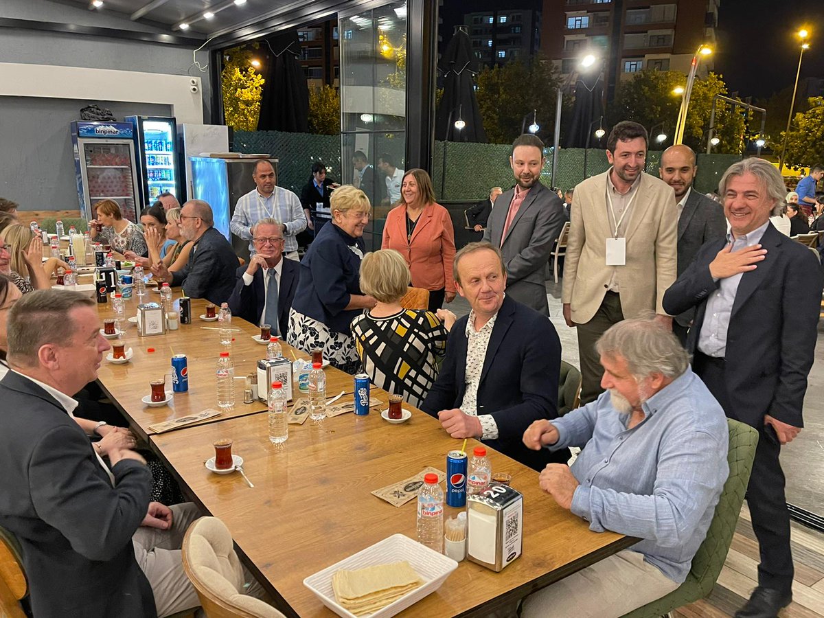 congressonepid1's tweet photo. Kongremizin kapanış yemeğinde sayın bakan yardımcımız teşrif etti.İlgisi için kendisine teşekkür ederiz. https://t.co/kmUYDF8O3b