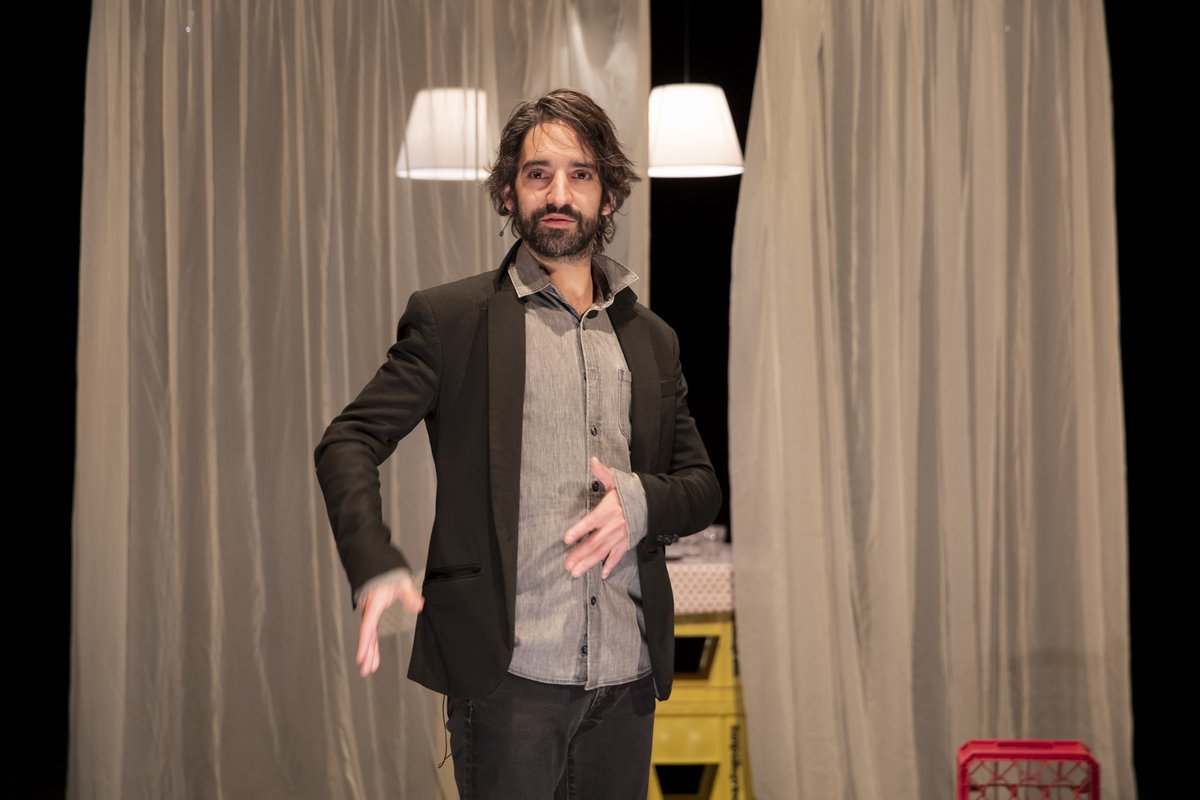 Hélène Kuttner (@helenekuttner) on Twitter photo « Pueblo » : feu de poésie et de révolte au Rond-Point, texte et mise en scène d'Ascanio Celestini avec David Murgia <a href="/RondPointParis/">Théâtre du Rond-Point</a> mon article à lire artistikrezo.com/spectacle/pueb… via <a href="/Artistikrezo/">Artistik Rezo</a> « Pueblo » : feu de poésie et de révolte au Rond-Point, texte et mise en scène d'Ascanio Celestini avec David Murgia <a href="/RondPointParis/">Théâtre du Rond-Point</a> mon article à lire artistikrezo.com/spectacle/pueb… via <a href="/Artistikrezo/">Artistik Rezo</a>