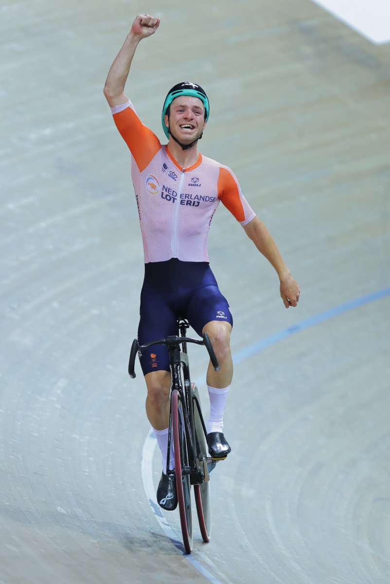 UCI_Track's tweet photo. First-ever UCI World Champion title! 🏆

Congrats, @yoerihavik! 👏

#SQY2022 https://t.co/ZLLSId4g3n