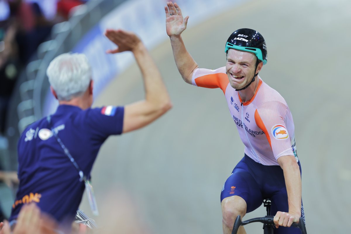 UCI_Track's tweet photo. First-ever UCI World Champion title! 🏆

Congrats, @yoerihavik! 👏

#SQY2022 https://t.co/ZLLSId4g3n