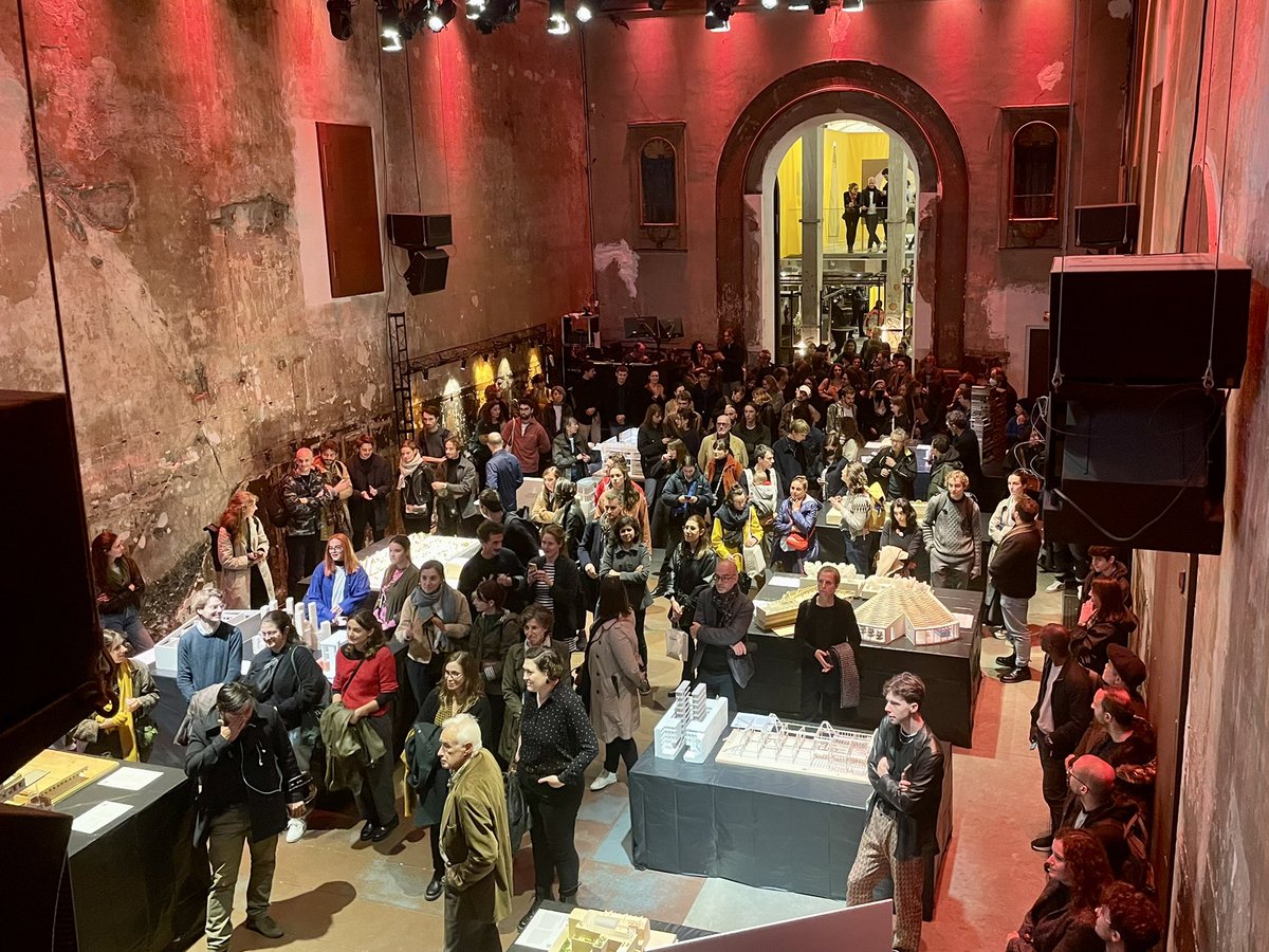 MA_IDF's tweet photo. [En ce moment] Vernissage des @JNArchi 
@MinistereCC @MA_IDF @architectes_idf 
👀Deux expositions à découvrir tout le week-end !
👉Ce que fait la #maquette à l’#architecture
👉Des #corps dans la #ville : #architectures, #féminismes et espaces construits
🔎https://t.co/taYolCEupb https://t.co/vzN0A9nRAP
