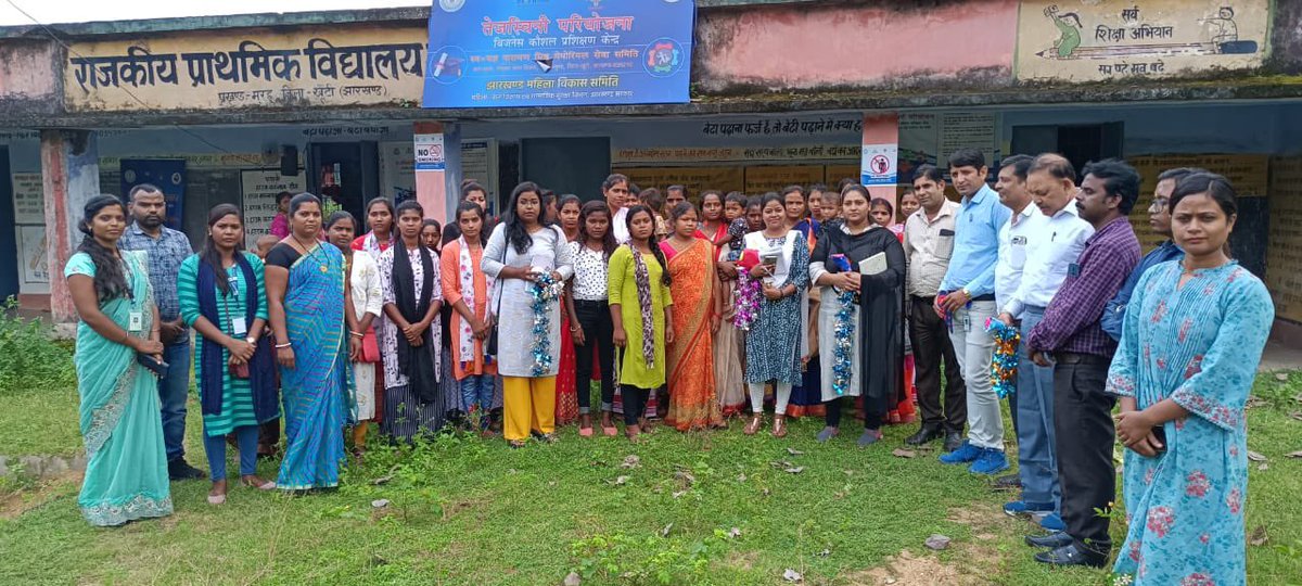 Tejaswini_Jh's tweet photo. State Team visited Khunti District to Assess & Monitor the ongoing Bridge education activities and Skills Training programs under Tejaswini Project on 14th October 2022
#SupervisionAndMonitoring
#BusinessSkillTraining #VocationalSkillsTaining #bridgeeducation
#AGYW #tejaswinijhar https://t.co/4Ijupmbhkm