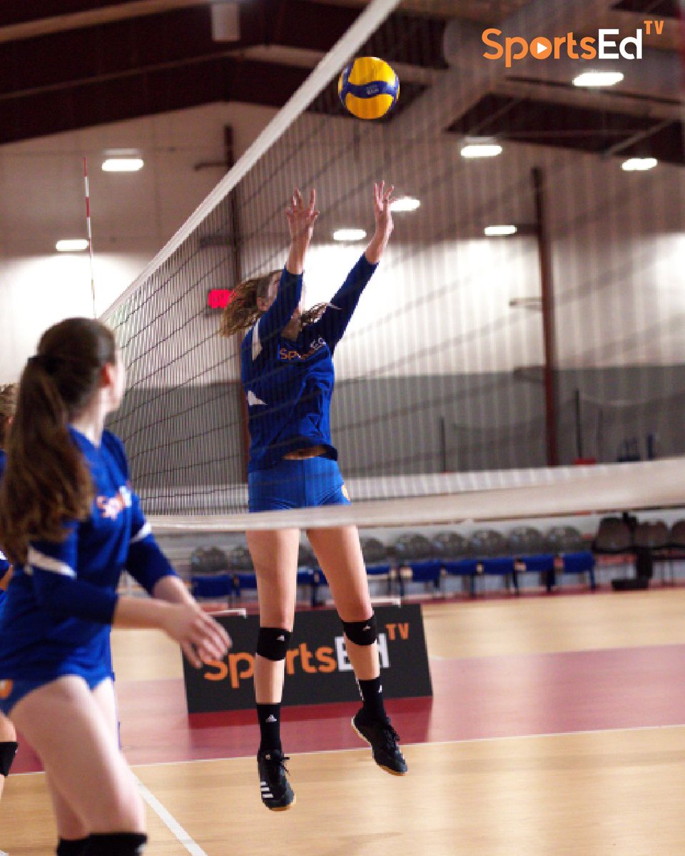 🏐 The #jumpset is an aggressive pass set that allows a pass blocker to get into the defender as quickly as possible. It also allows for a change-up when pass setting a defender.
.
💡 Tune in via the link and improve your volleyball skills. bit.ly/3vquSgB