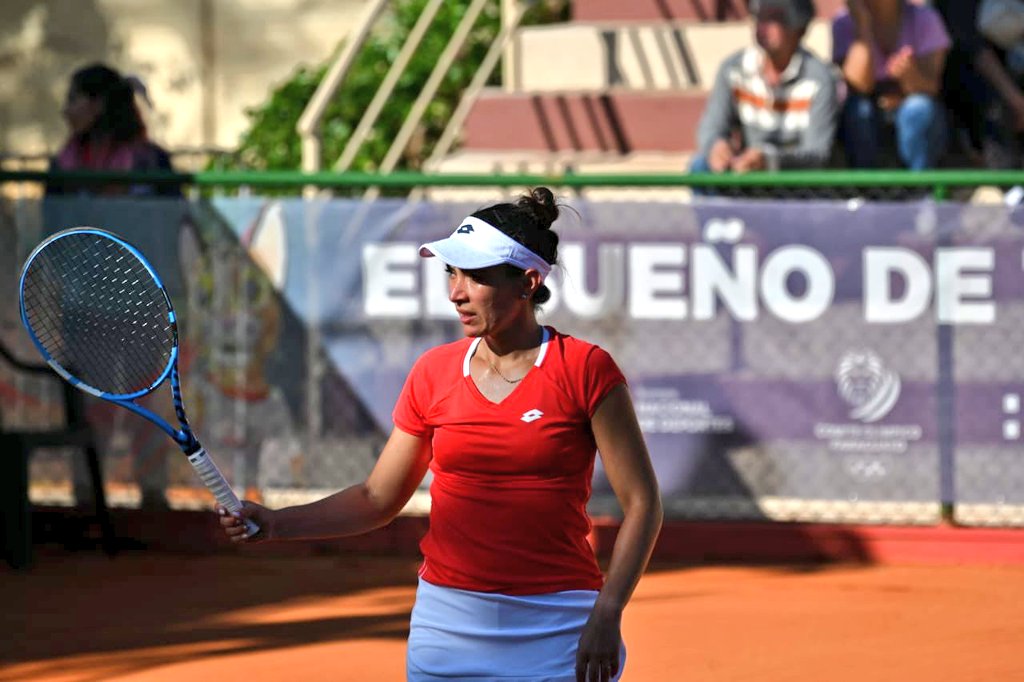 DriveCruzado's tweet photo. VERO A LA FINAL!!!

🎾🇵🇾 | @asu2022oficial

@verocepede (🇵🇾) derrotó a Yuliana Lizarazo (🇨🇴) con un aplastante 6-1,6-3 y así clasificó a la final del singles femenino.

Nuestra raqueta N° 1 ya aseguró la medalla de plata, pero mañana peleará por el oro, contra Herazo (🇨🇴). https://t.co/Mki2TDDImB