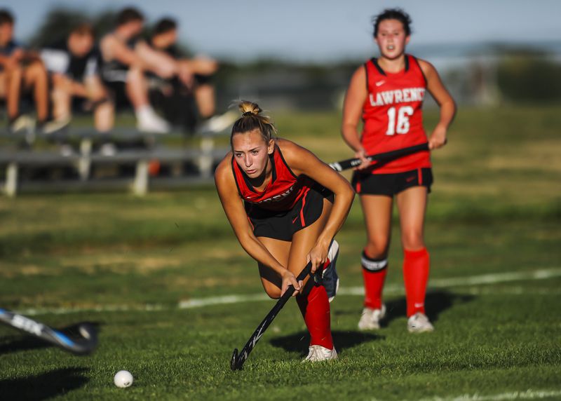 Congrats to Lawrence High junior Alex Murphy, who was named the Trenton Times Field Hockey Player of the Week! Read more here. 🏒#CardinalPride @cardsfh nj.com/highschoolspor…